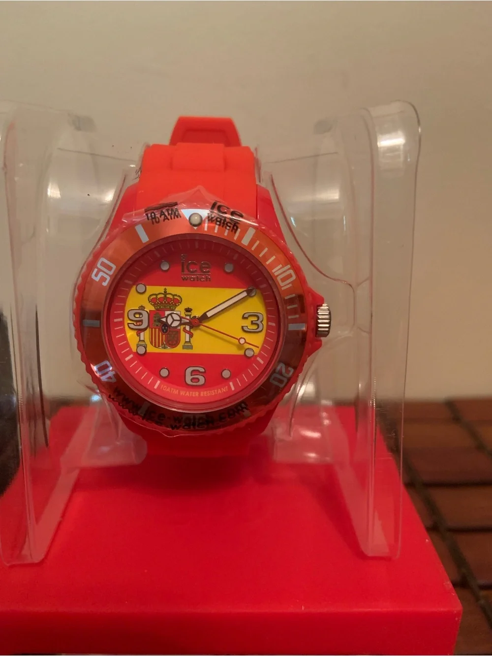 Ice-Watch Red Silicone world Spain Wristwatch with Yellow Dial